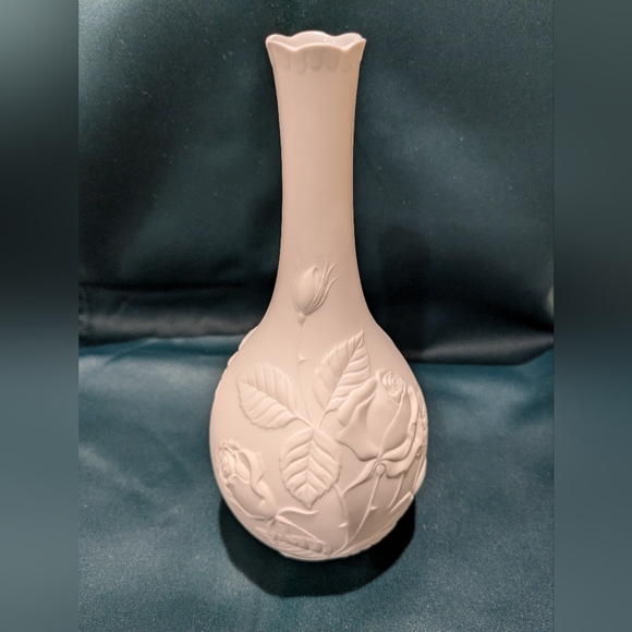 Kaiser Rose Vase in Mint Condition - Picture 3 of 5